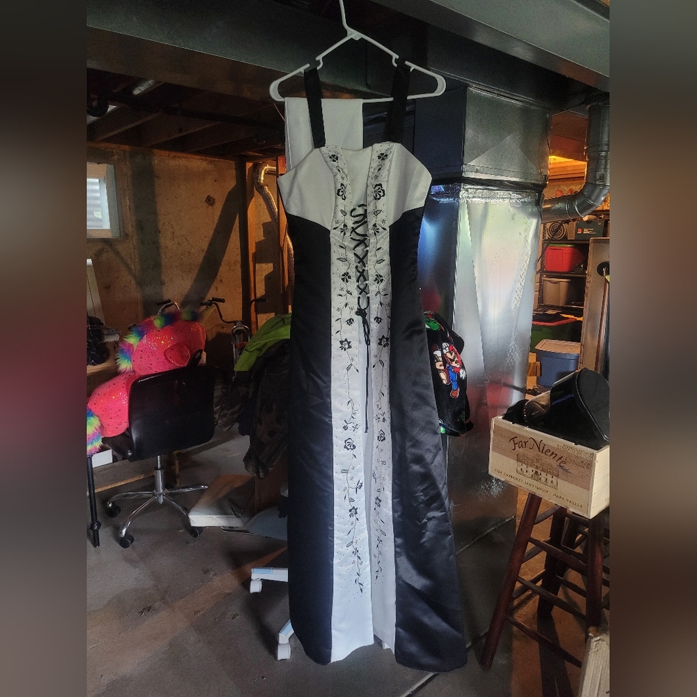Elegant Black and White Prom Dress